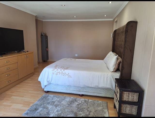 4 bed property for sale in SUIDEROORD